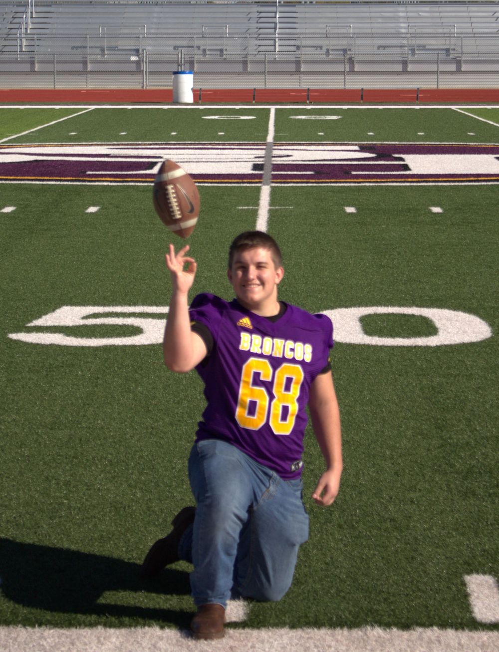 Senior picture photographed by Rhonda Kay Photography.