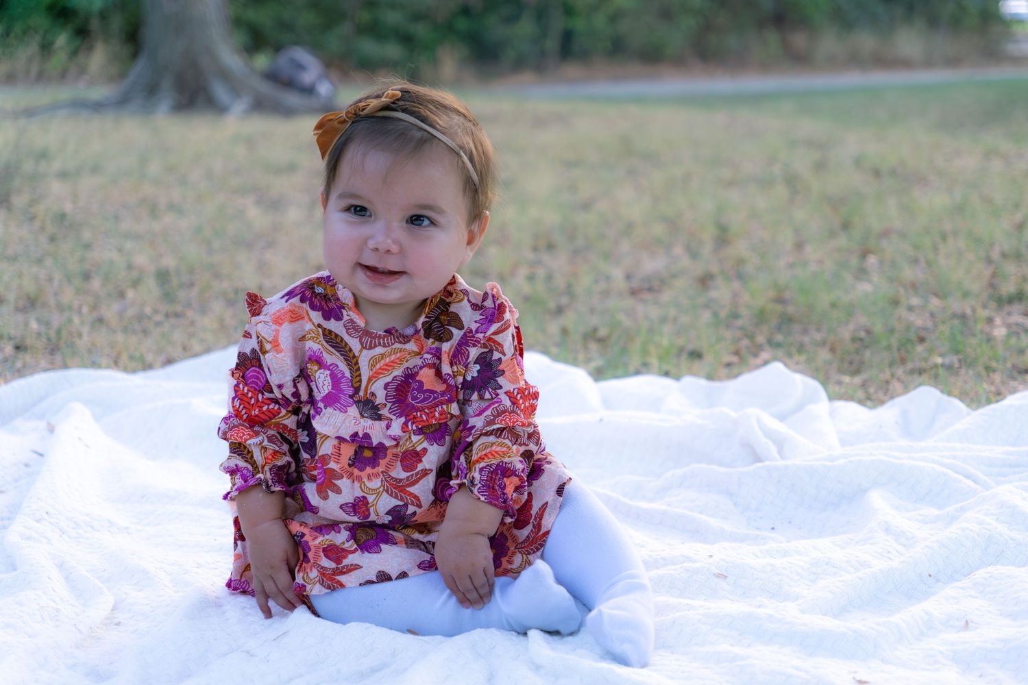 fall family session matching outfits big sister sitting on the grass toddler 1 year old