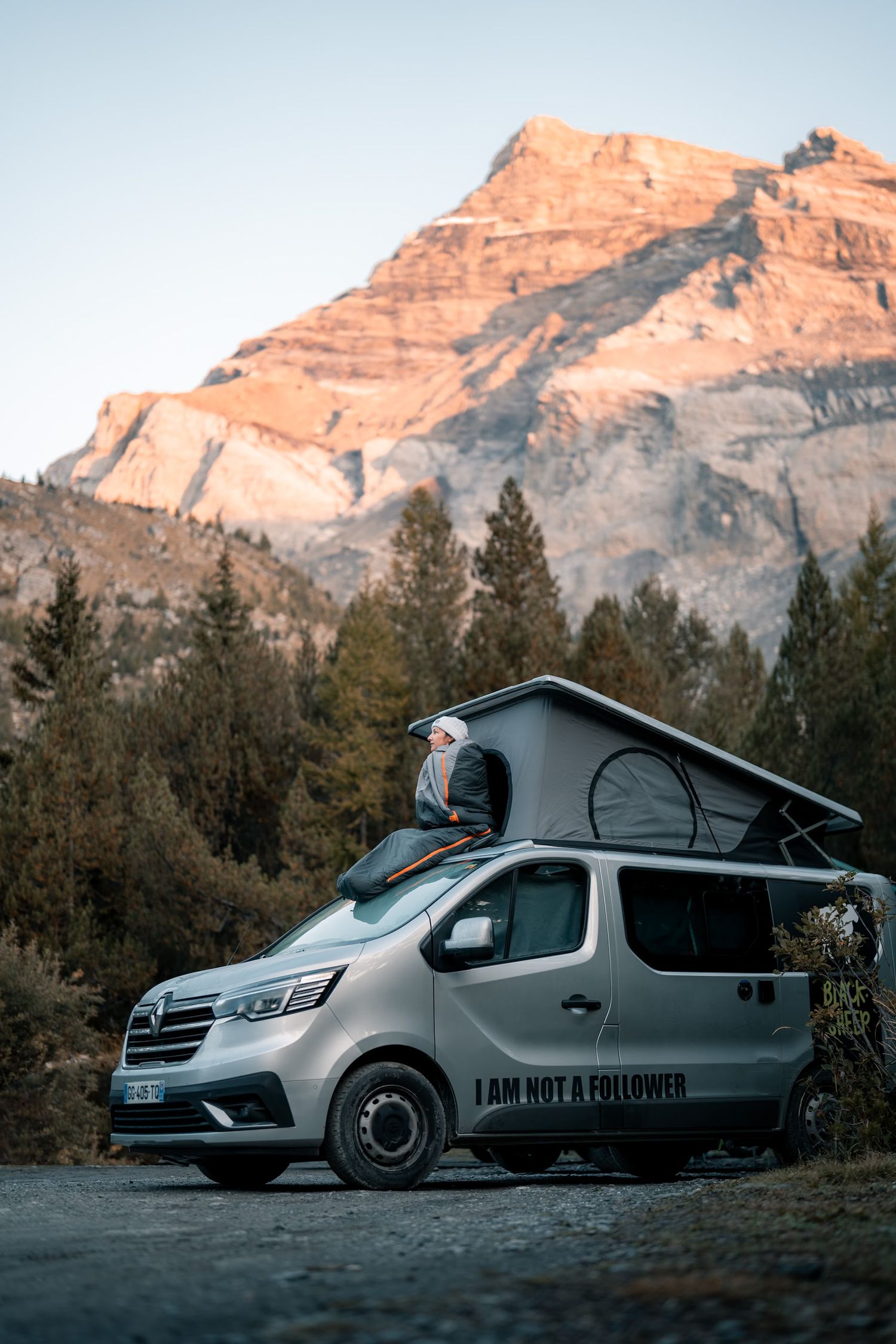 photographie van roadtrip dans les alpes, savoie