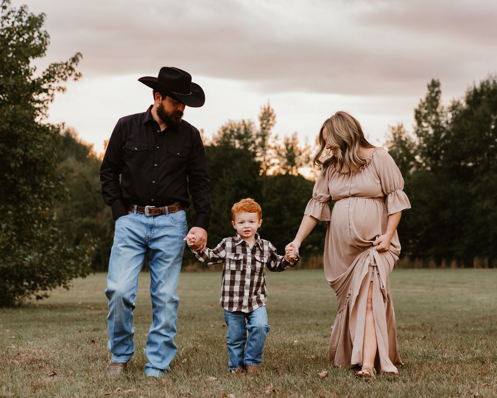 Family maternity session in Mineola Texas