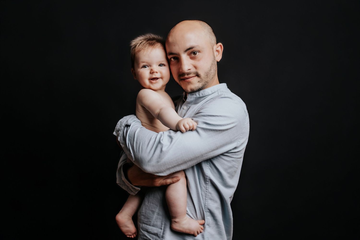 Photographie artistique Naissance bébé emmaillotage au studio à Jonzac 17500
Photographe Portraitiste de France en Charente-Maritime