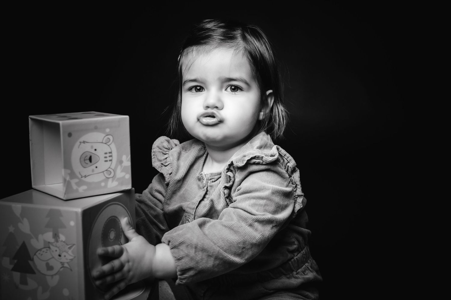 Photographie artistique Enfant au studio à Jonzac 17500
Photographe Portraitiste de France en Charente-Maritime