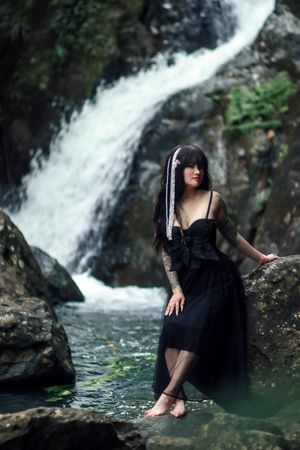 Women posing at El Yunque Rainforest. Photoshoot At El Yunque National Forest. Professional photographer in Puerto Rico. Albert Ray Photo.