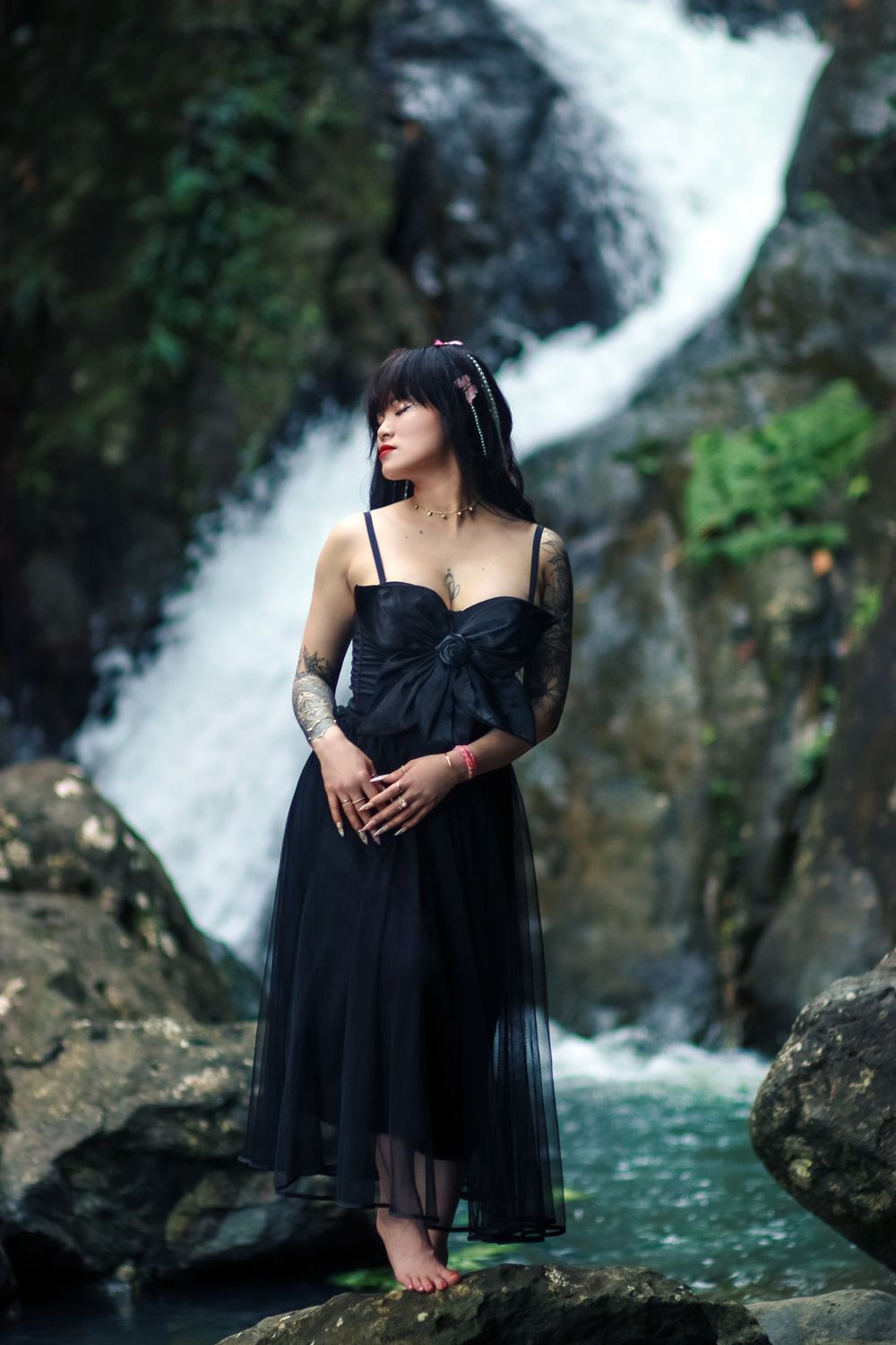 Women posing at El Yunque Rainforest. Photoshoot At El Yunque National Forest. Professional photographer in Puerto Rico. Albert Ray Photo.