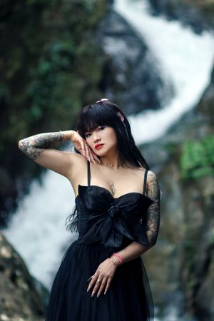 Women posing at El Yunque Rainforest. Photoshoot At El Yunque National Forest. Professional photographer in Puerto Rico. Albert Ray Photo.