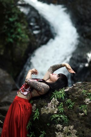 Women posing at El Yunque Rainforest. Photoshoot At El Yunque National Forest. Professional photographer in Puerto Rico. Albert Ray Photo.