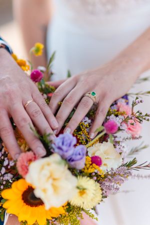 Bouquet et alliances mariages Lyon
Photographe : Solène Dgy Photographe
