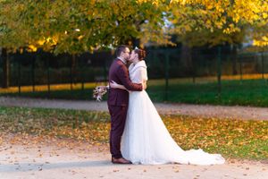 Photo de couple mariage 
Photographe : Solène Dgy Photographe