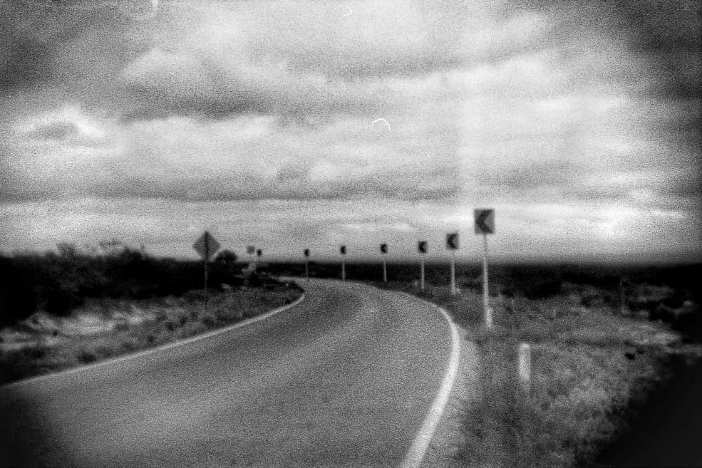 Caminando desierto - Fotografía analógica de medio cuadro (35mm) y bitácora de viaje | Gabriel Indra Camargo Indraxus