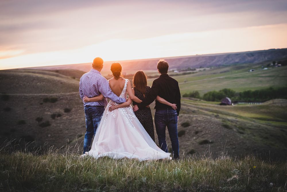 Photography Medicine Hat, Grad Photography Medicine Hat, Family Photos, Wedding Photos, Elkwater Family photos, Medicine Hat Photography,