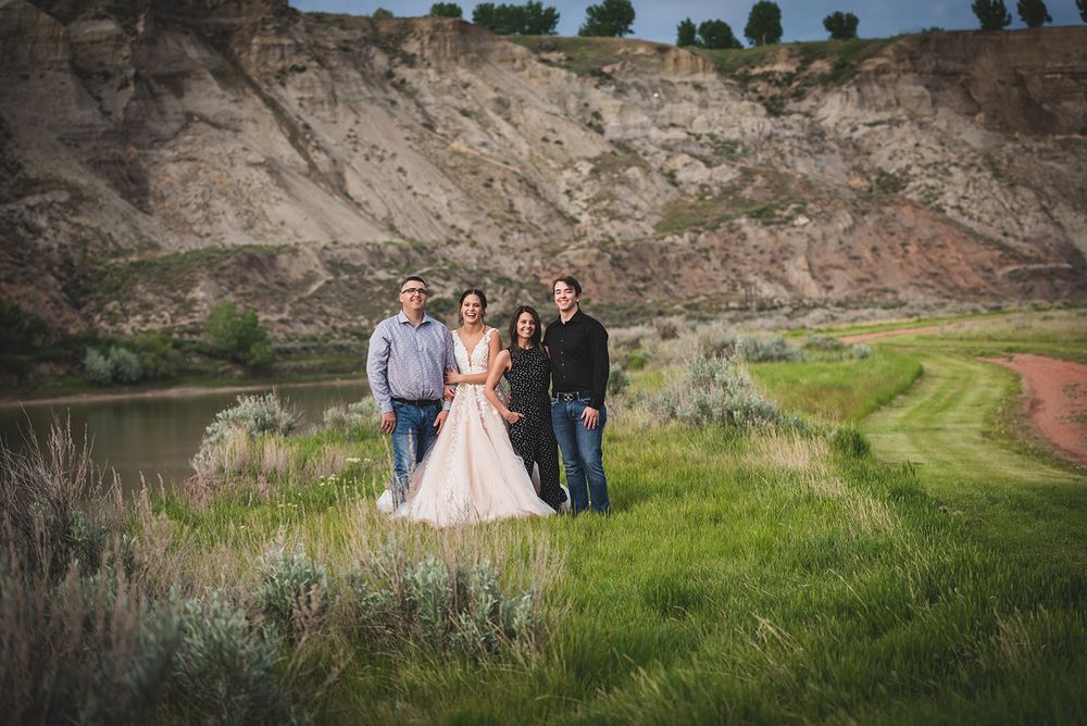Photography Medicine Hat, Grad Photography Medicine Hat, Family Photos, Wedding Photos, Elkwater Family photos, Medicine Hat Photography,