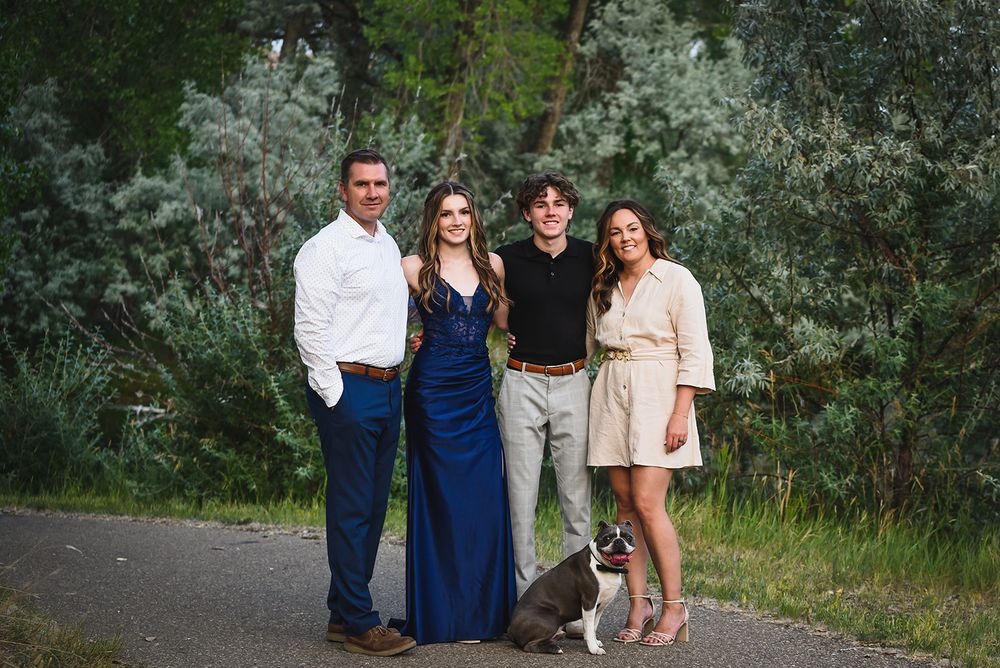 Photography Medicine Hat, Grad Photography Medicine Hat, Family Photos, Wedding Photos, Elkwater Family photos, Medicine Hat Photography,