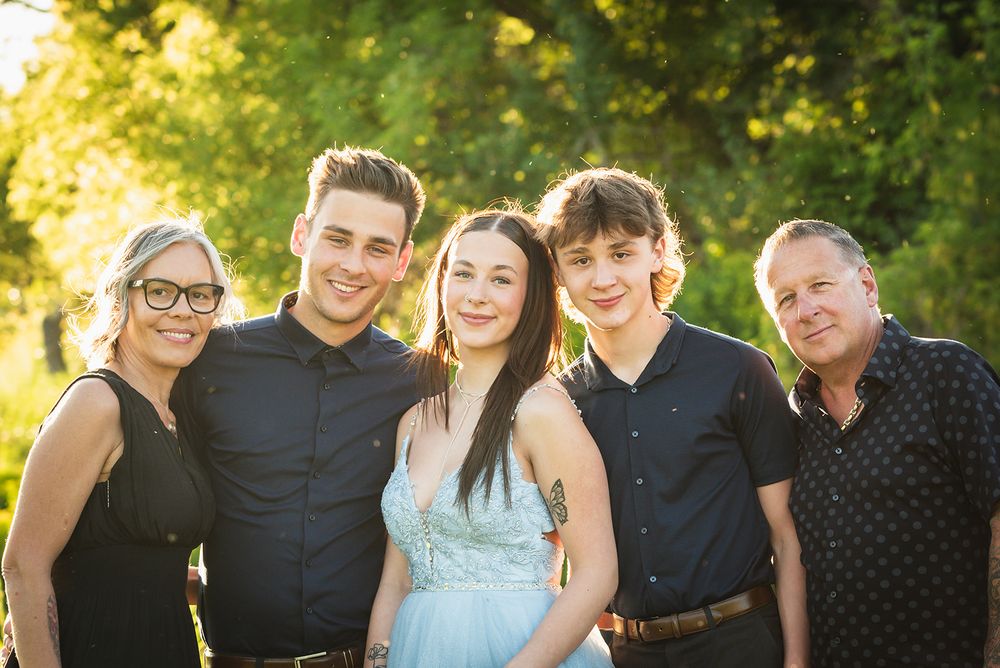 Photography Medicine Hat, Grad Photography Medicine Hat, Family Photos, Wedding Photos, Elkwater Family photos, Medicine Hat Photography,
