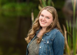 Senior Photograph, Wisconsin portraiture. Summer, on location oudoors