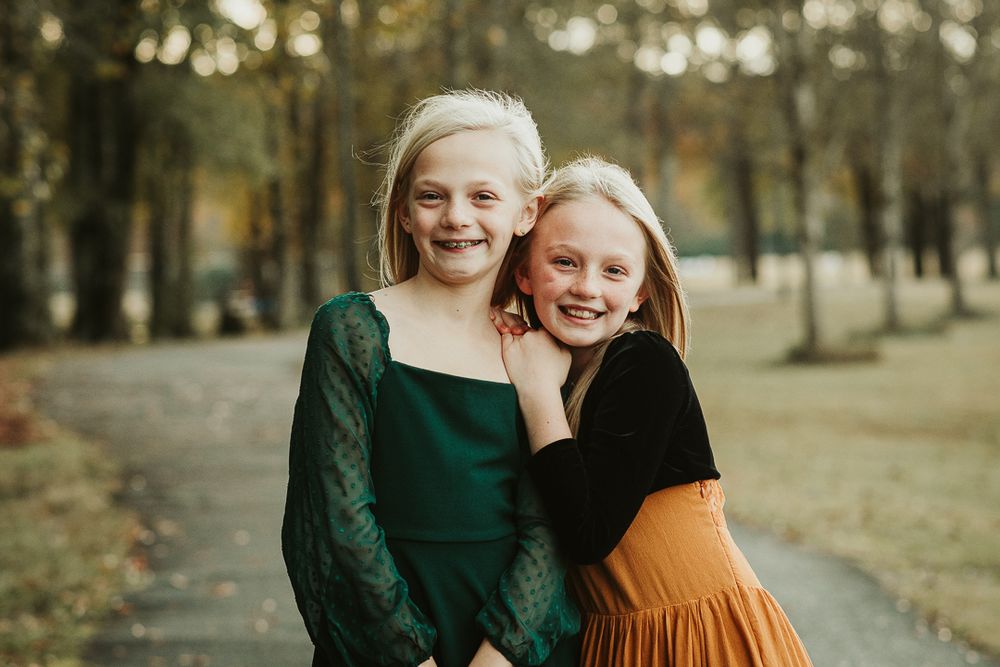 Sisters portrait session, family portrait session 2025, Alabama family portrait photography 2025.