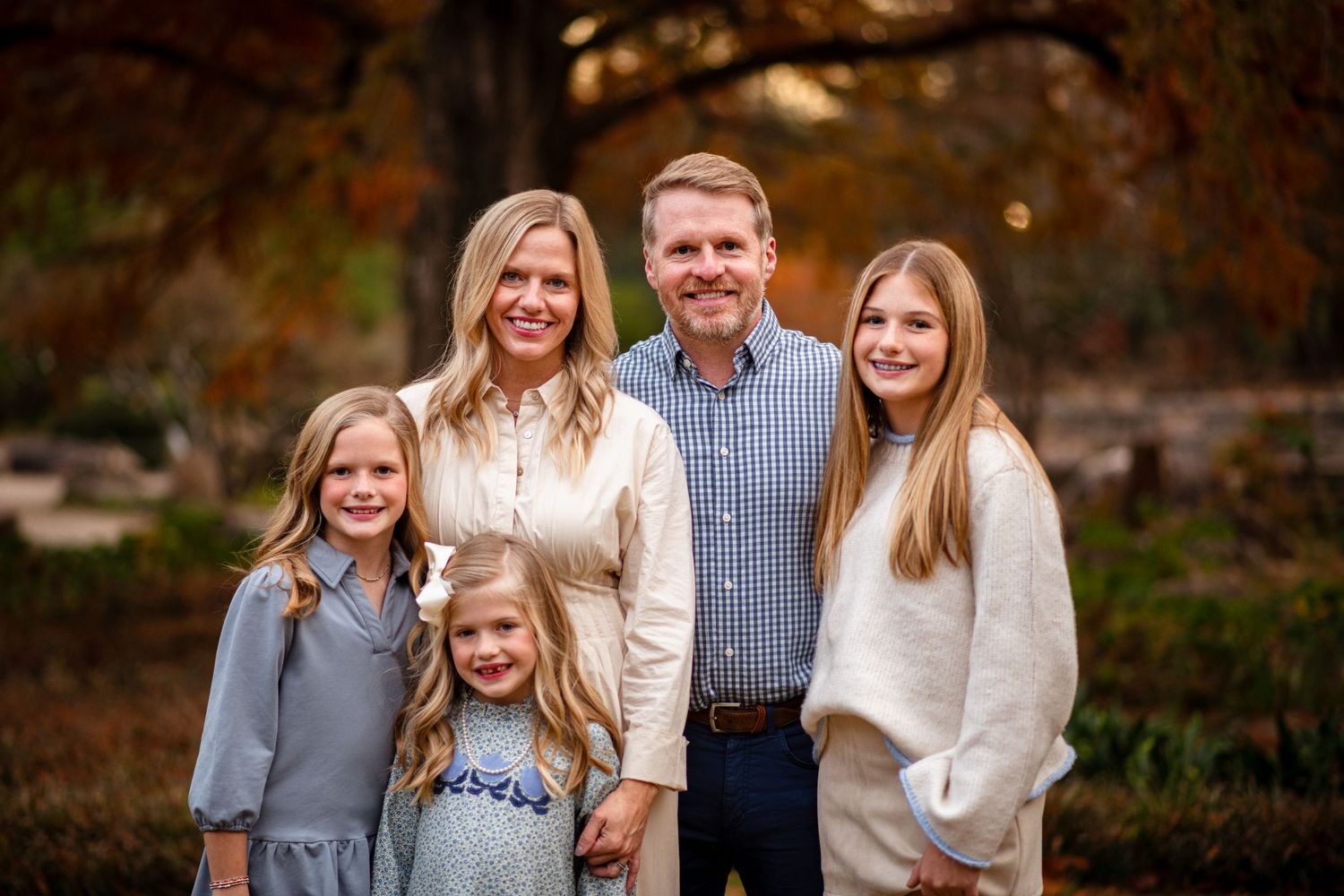 Family portrait 2026, cute matching family portrait, Birmingham Alabama portrait photographer, affordable portrait photographer.