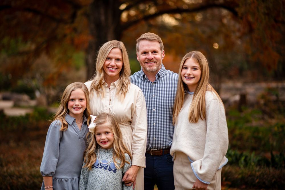 Family portrait 2026, cute matching family portrait, Birmingham Alabama portrait photographer, affordable portrait photographer.