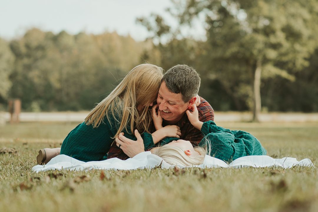 Daddy and Daughters Photoshoot, Alabaster Alabama Family Photoshoot, Family portrait photography 2025.