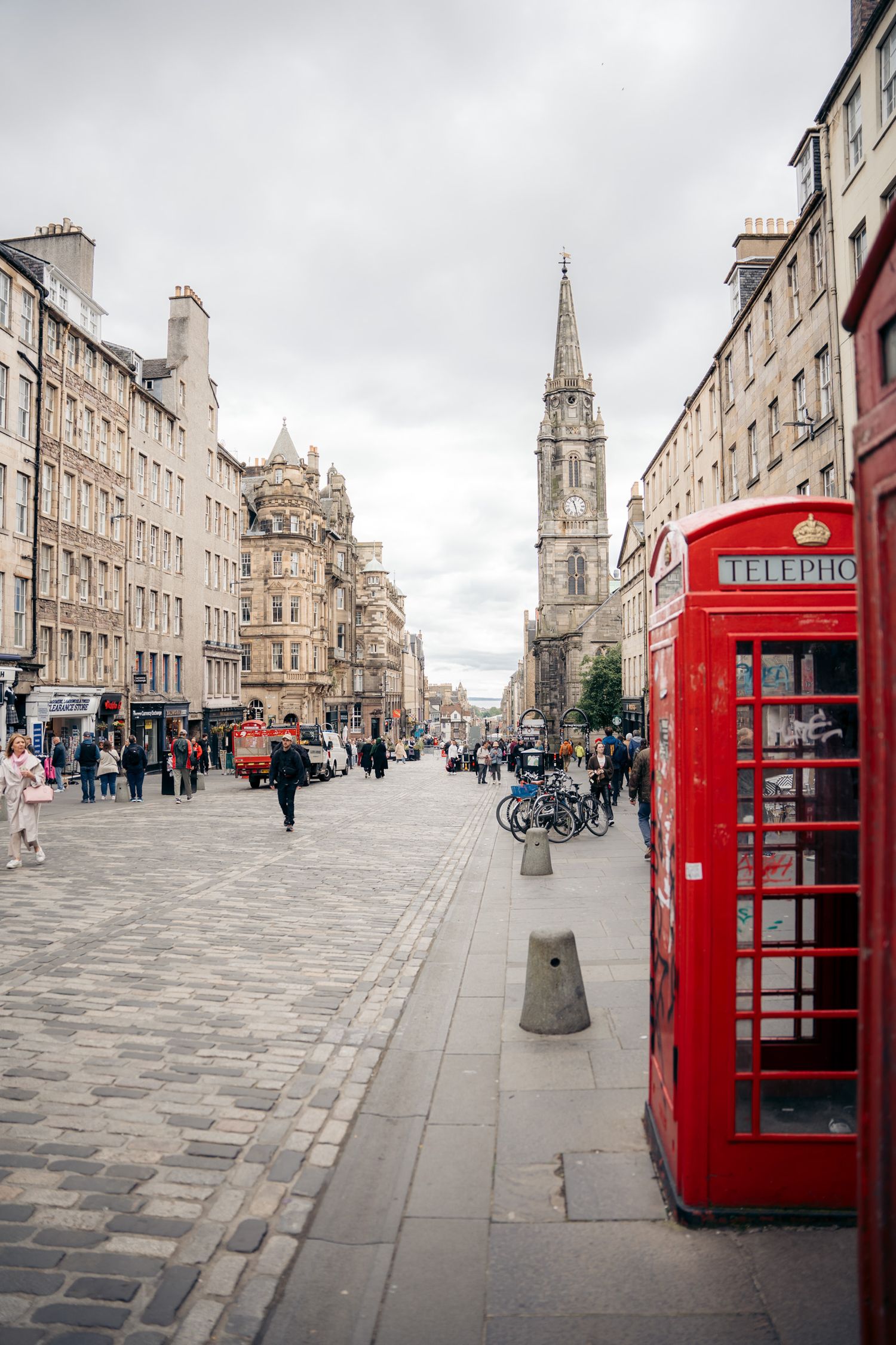 royal mile Edimbourg en Ecosse, cabine téléphonique rouge