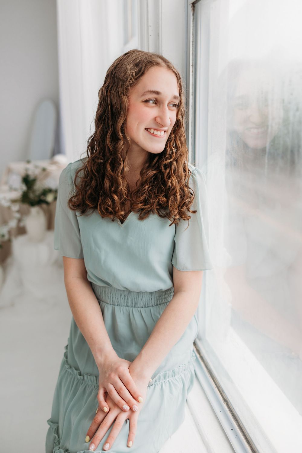 Senior girl looking out of window during her portrait session. Cincinnati, Northern Kentucky, and Chicago Portrait Photographer.