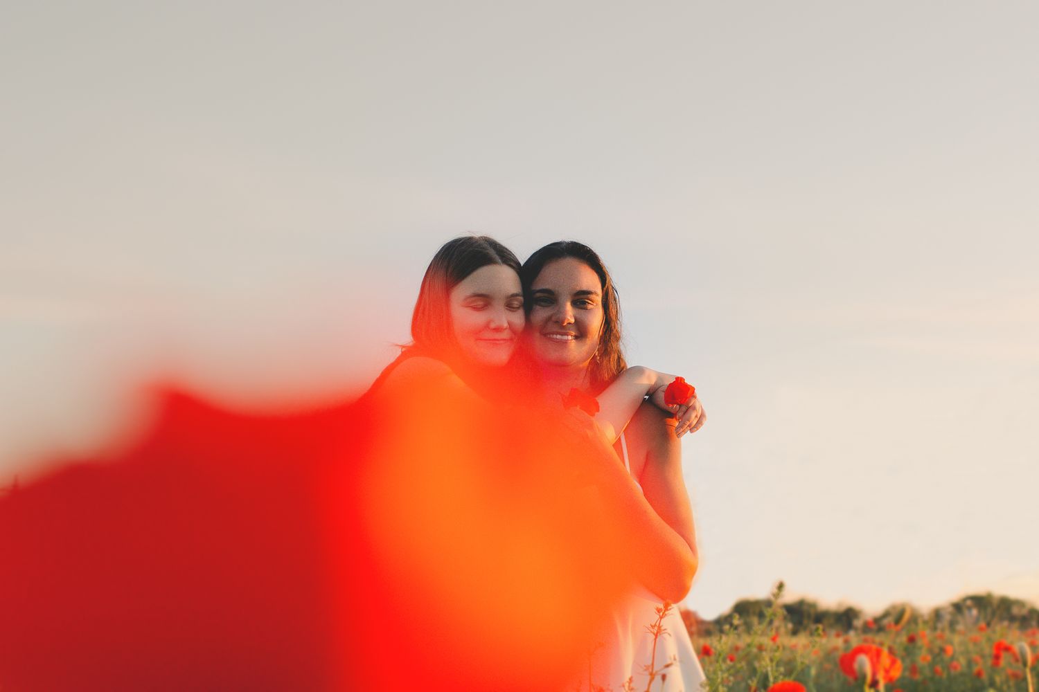 IL Photography Family & Friends Conny & Larissa hug