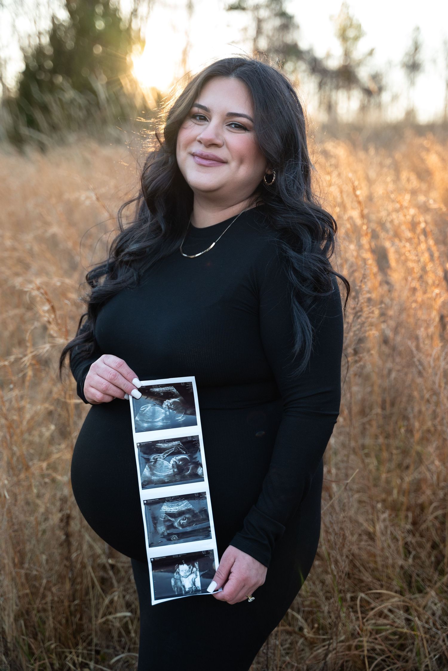 Maternity photo in field