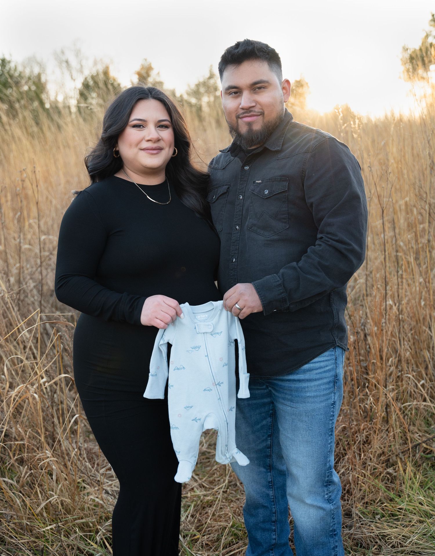 Maternity photo in field
