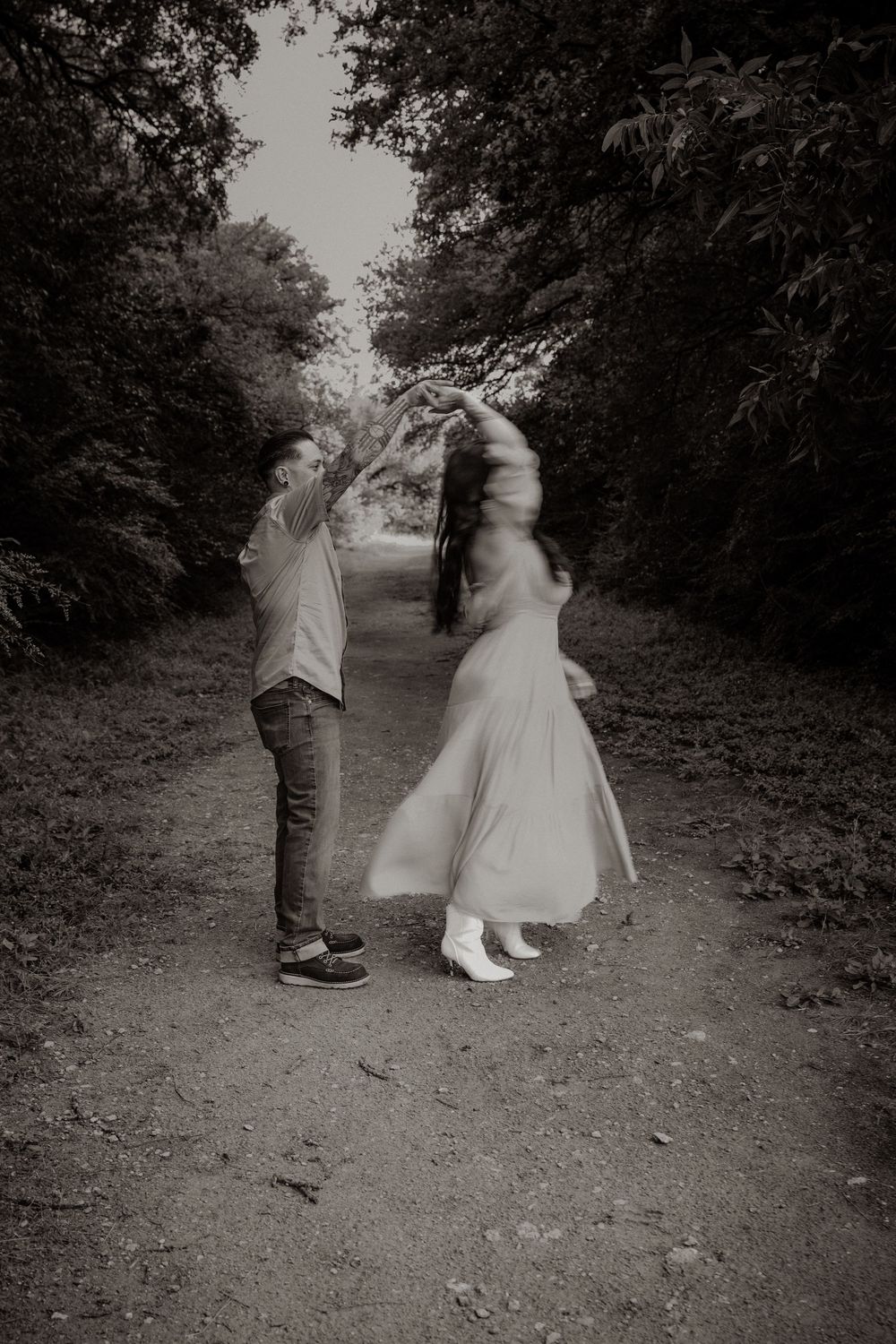 Dallas–Fort Worth couples photographer capturing romantic outdoor portraits