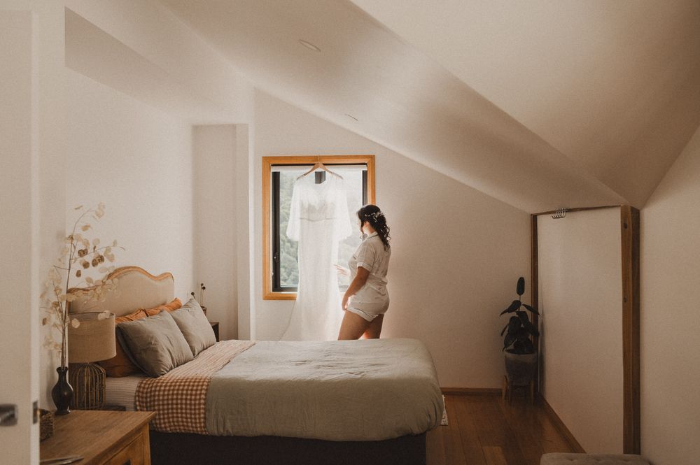 getting ready photos at Orchards Nest Huon Valley by Tasmanian wedding photographer Joss Jensen