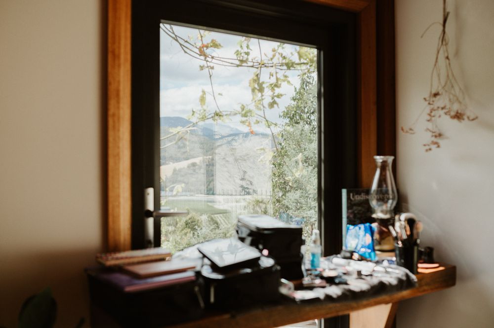 getting ready photos at Orchards Nest Huon Valley by Tasmanian wedding photographer Joss Jensen