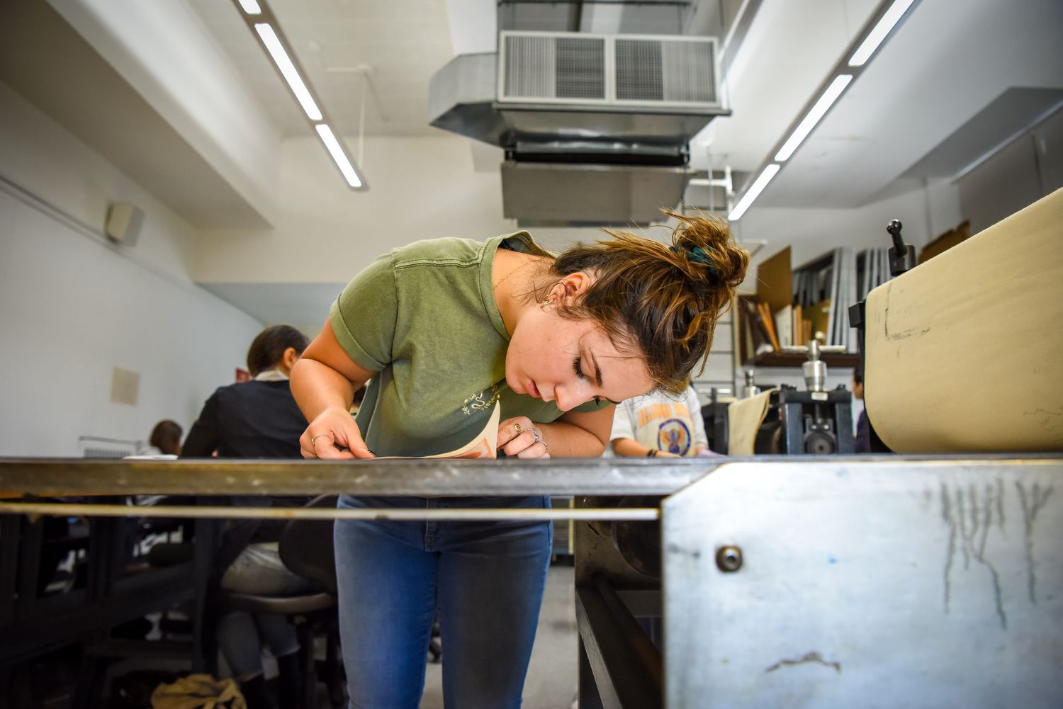 student in art class HIGHER EDUCATION PHOTOGRAPHER, UNIVERSITY PHOTOGRAPHER