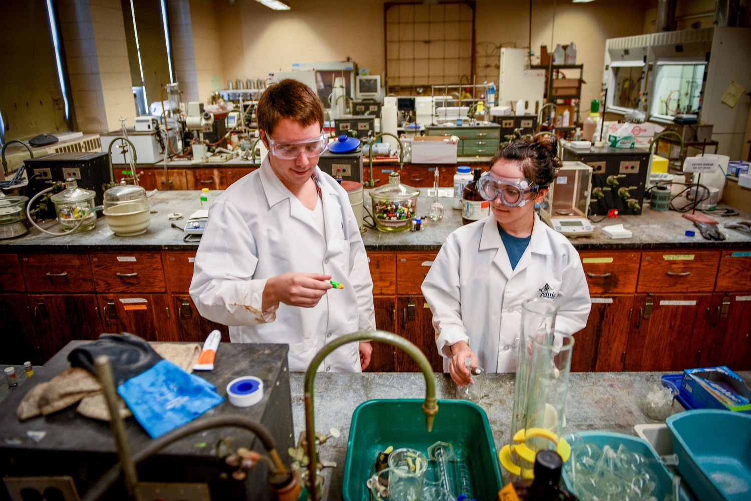 University students in a lab HIGHER EDUCATION PHOTOGRAPHER, UNIVERSITY PHOTOGRAPHER