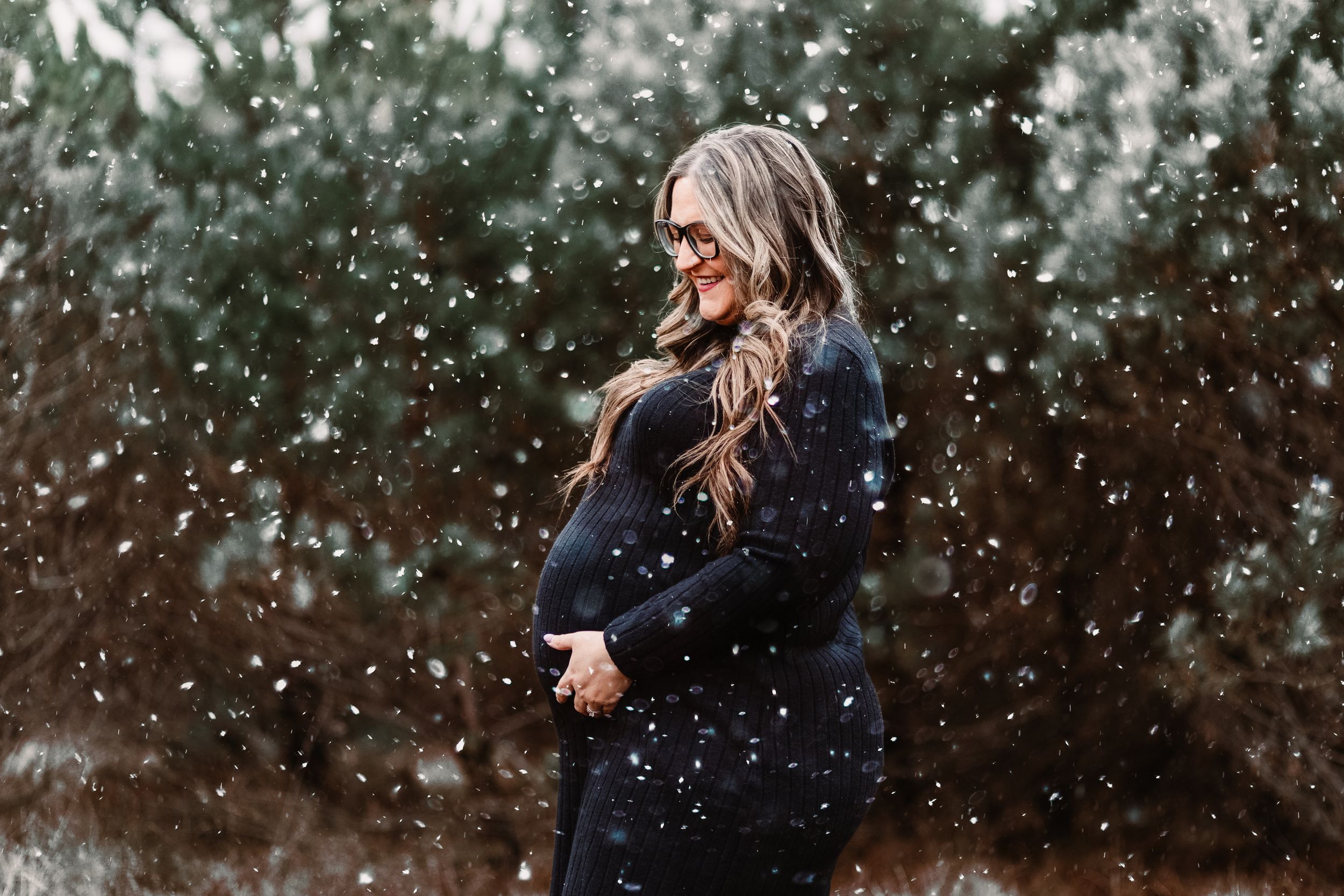 Winter maternity photo session in Davison, Michigan