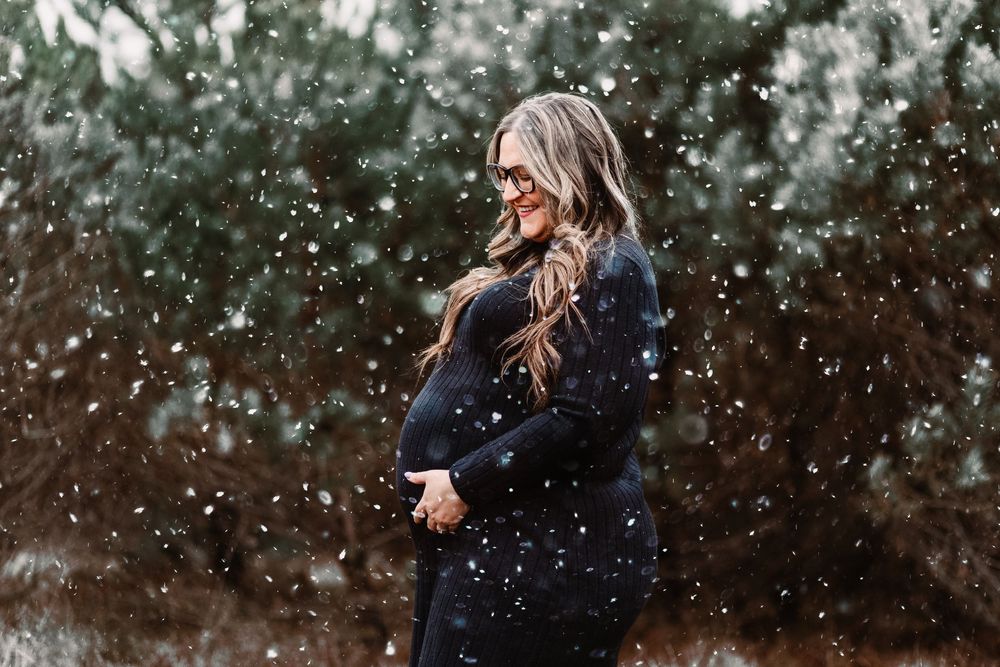 Winter maternity photo session in Davison, Michigan