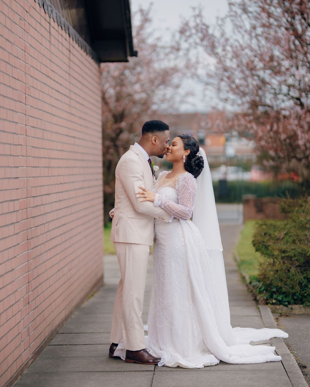 Wedding portraits, couples, white wedding.