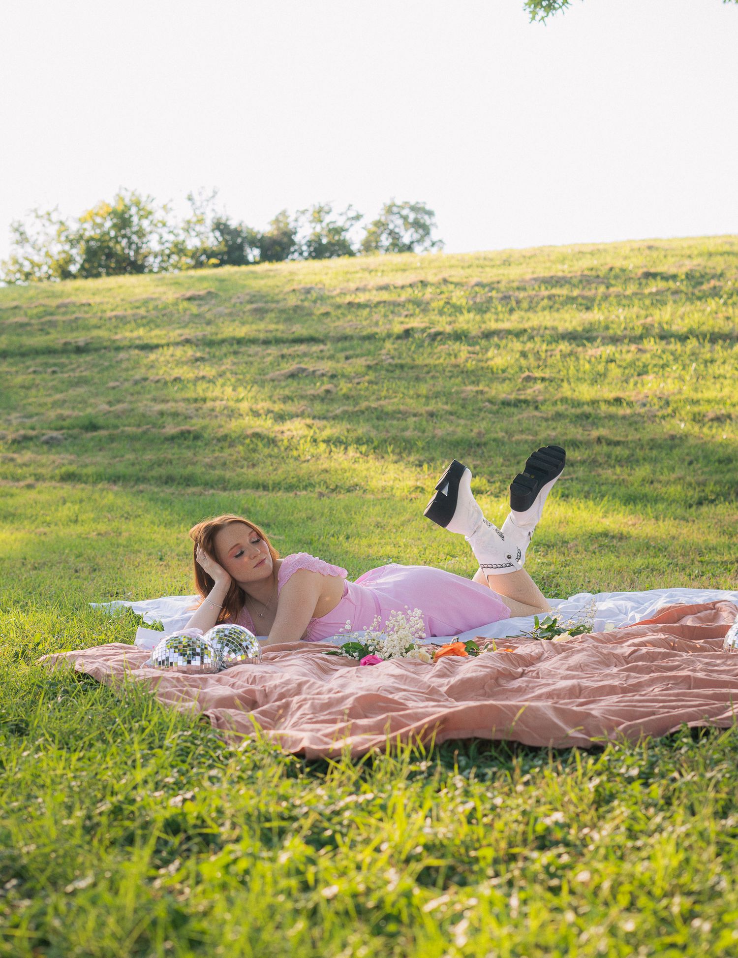 Alyssa S. Creative Texas portrait photographer. Summer picnic session, Fort Worth Texas.