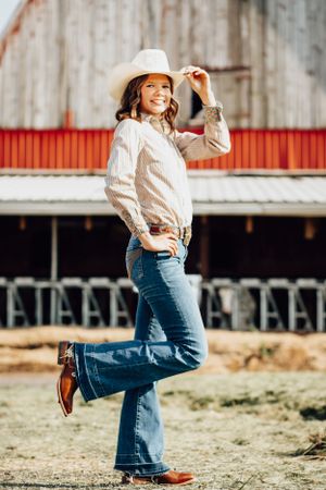 Senior session on the farm.