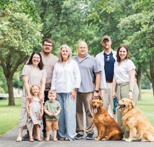 Extended family session at the park.