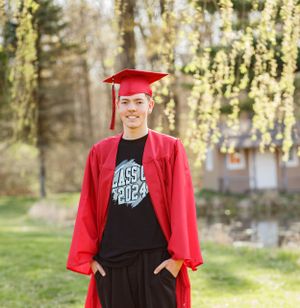 Senior session at a pond.