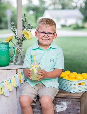 Lemonade stand mini session.