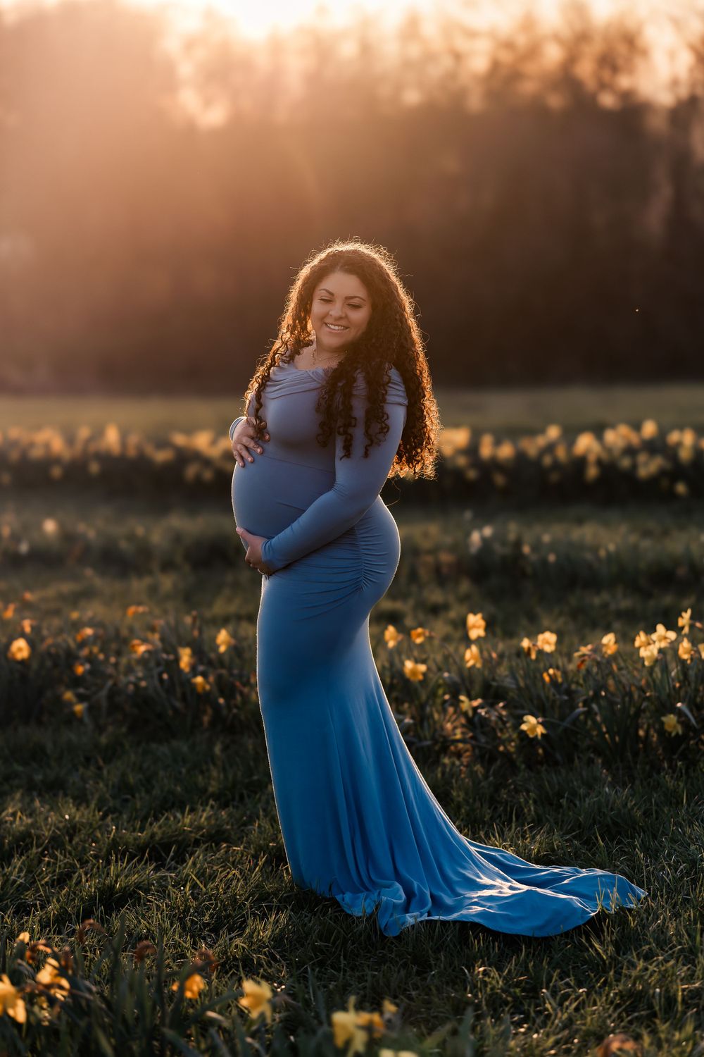 Maternity session captured at Middlesprings Farm at sunset during daffodil days.