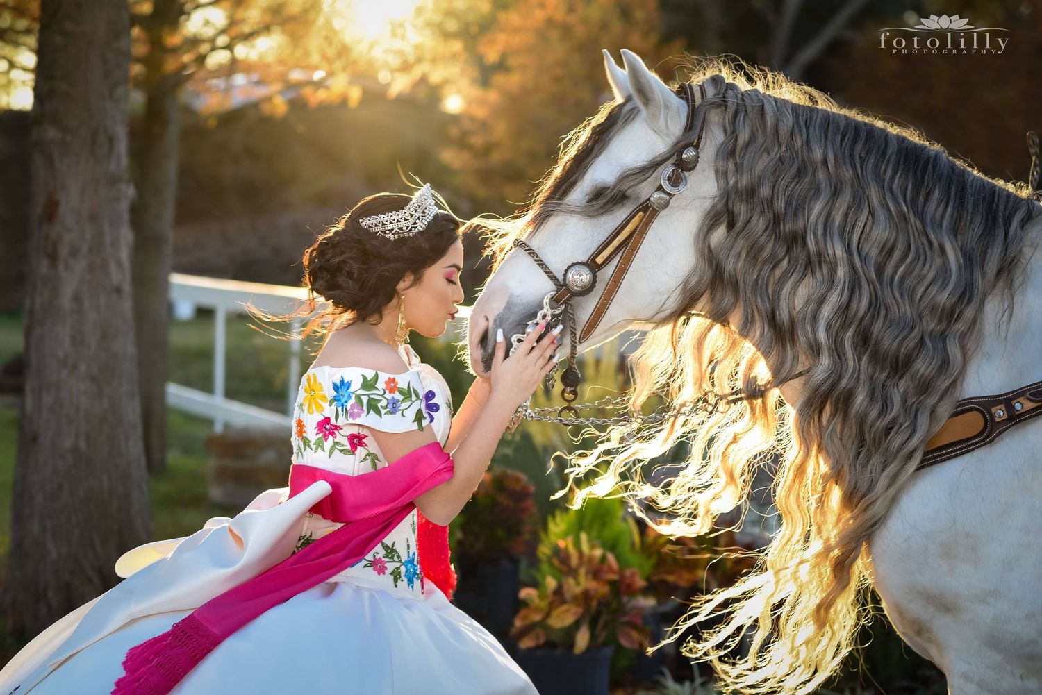 Grand Prairie quince photographer creating outdoor quinceañera portraits at Loyd Park with Fotolilly Photography in North Texas today