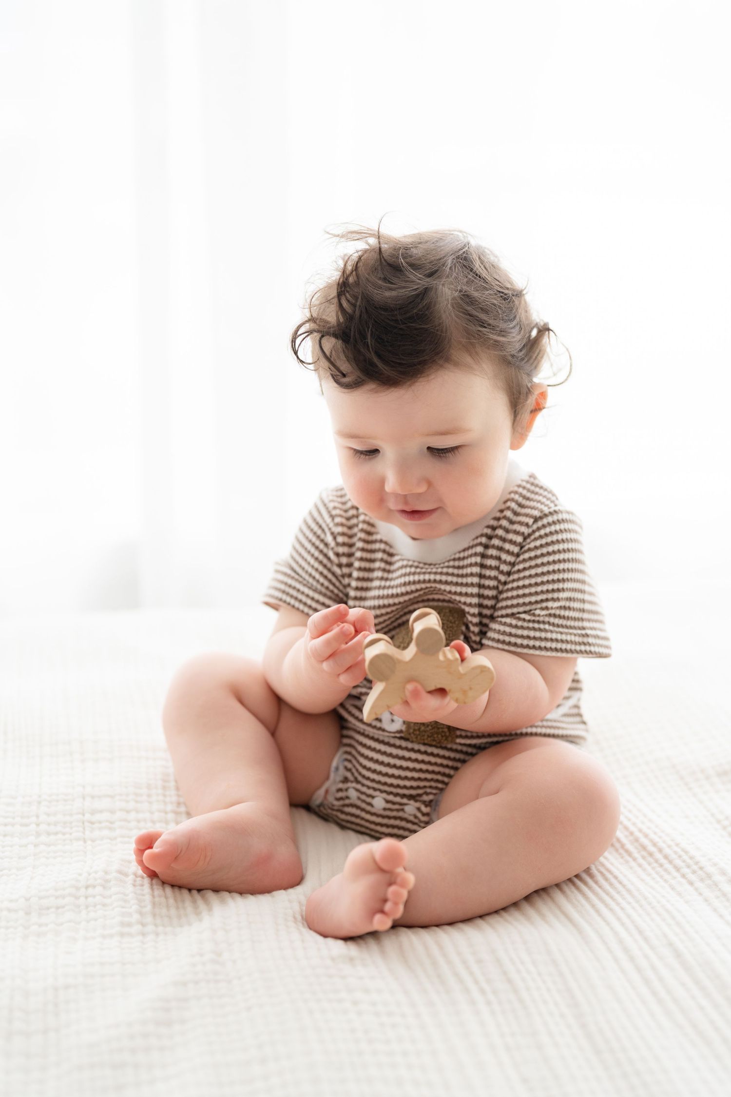 Bébé de 11 mois dans le lumineux studio de Judith Trudel à Saint-augustin-de-desmaures, aux portes de la région de Portneuf