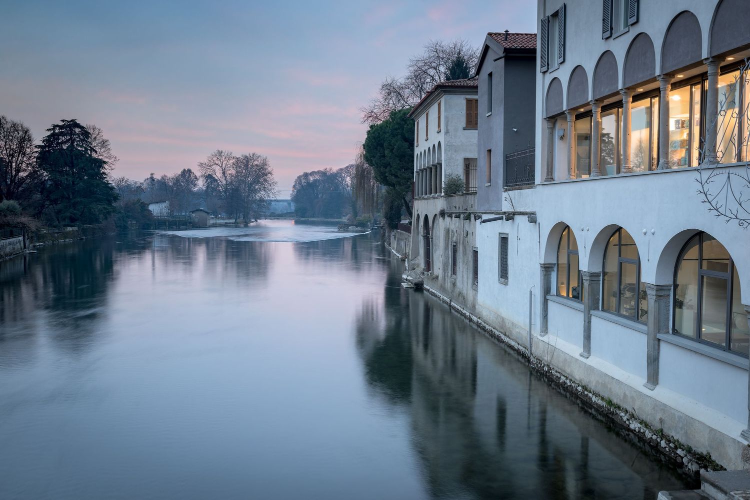 paesaggio-ora-blu-notturna-paese-lago-iseo-andrea-pedretti