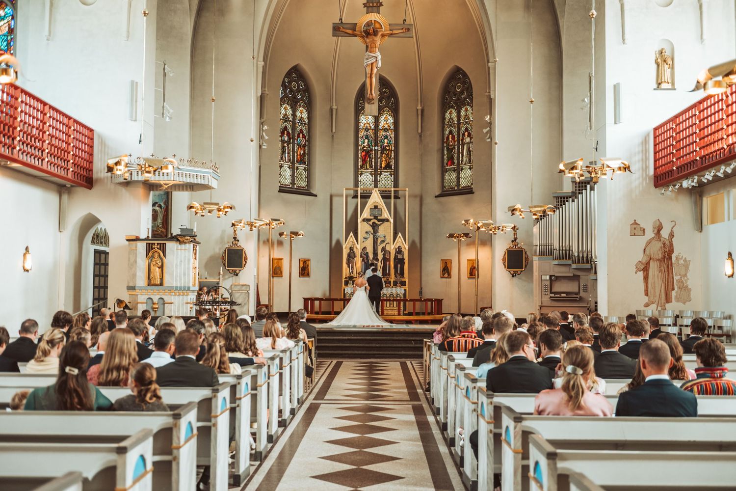 Bröllopsfotografering i Luleå domkyrka.