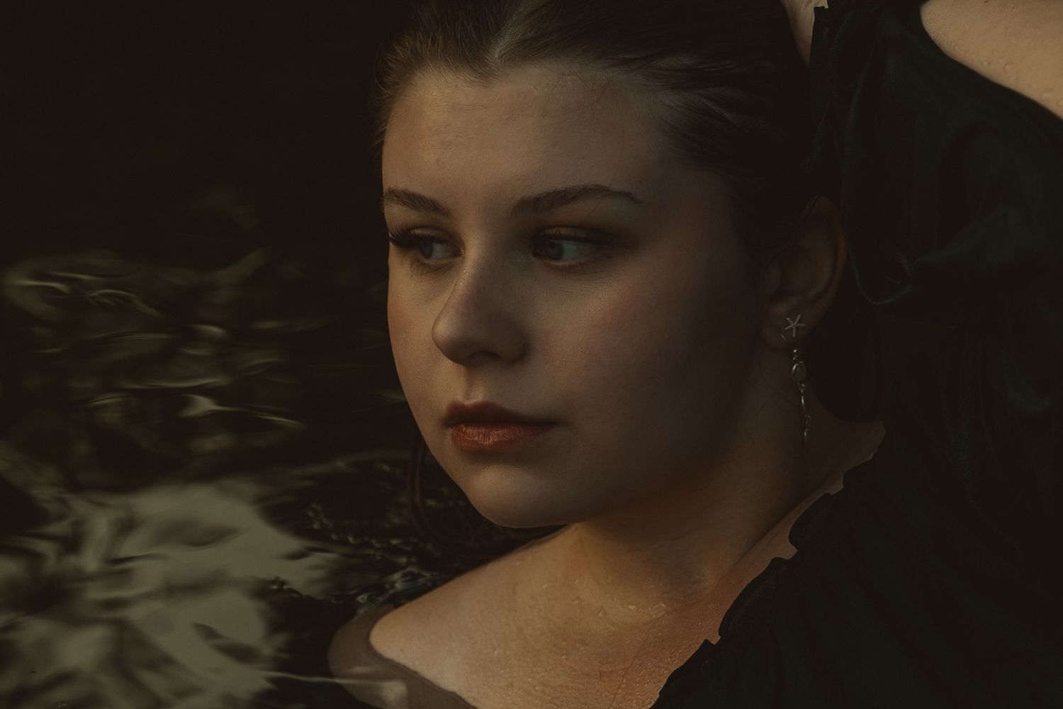 Unique senior photography in Spokane featuring portraits immersed in the water and surrounded by scenic outdoor beauty.