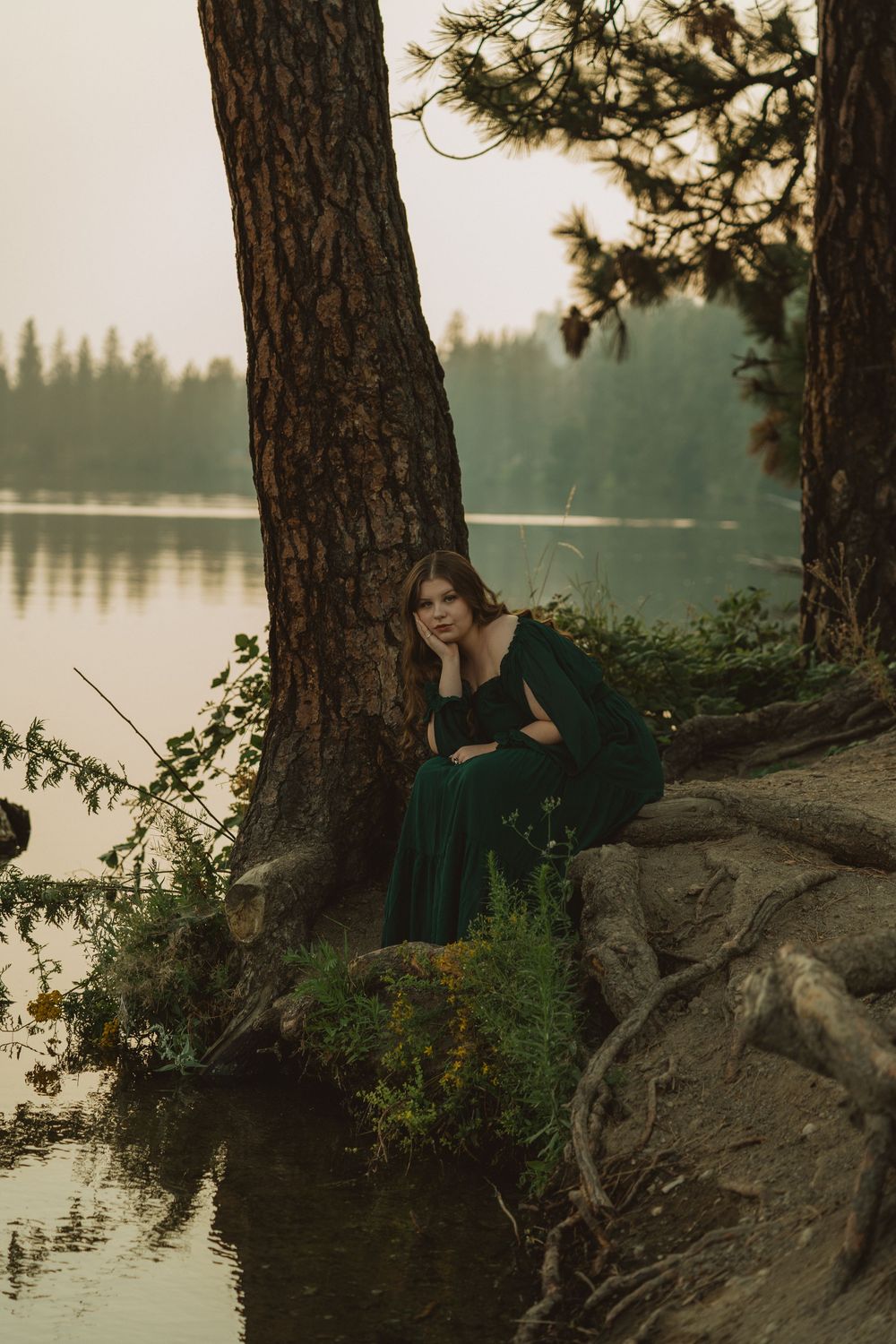 Cinematic senior portraits at the water’s edge in Spokane, WA with a dreamy natural setting.