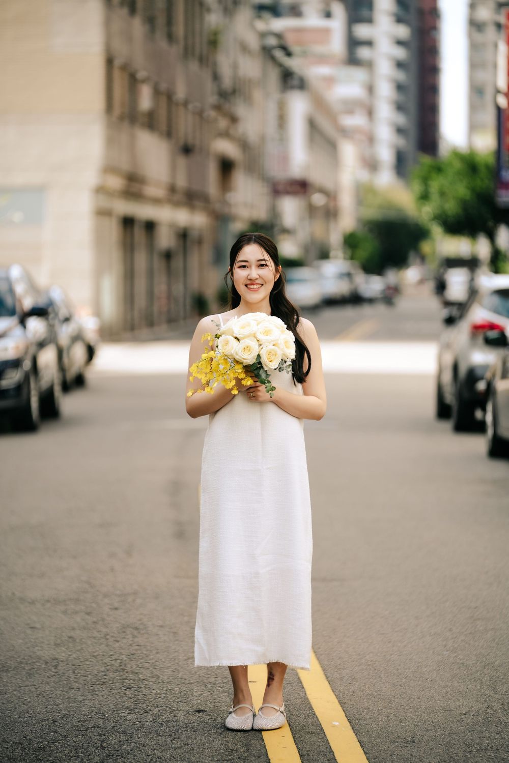 台中萊特薇庭婚禮攝影，由渴望影像 Eric、Rowen 共同拍攝。婚禮從新人自宅開始，記錄朋友闖關、經典迎娶、家人互動與熟悉的生活空間，再前往萊特薇庭完成教堂證婚。以自然抓拍與完整敘事，留下從家中出發到正式婚禮的真實情感與珍貴回憶。