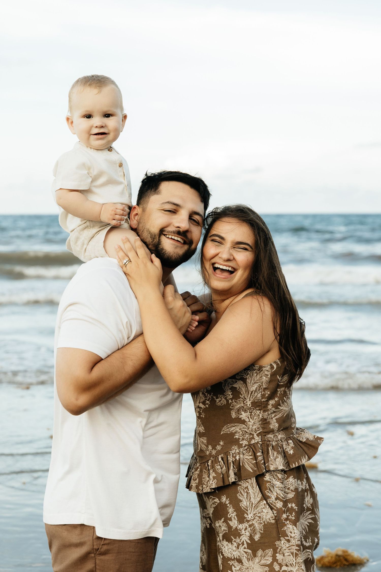 Jacksonville Beach family photos. Jacksonville Family Photographer, Jacksonville Family Photos  - Lindsay McDow Photography