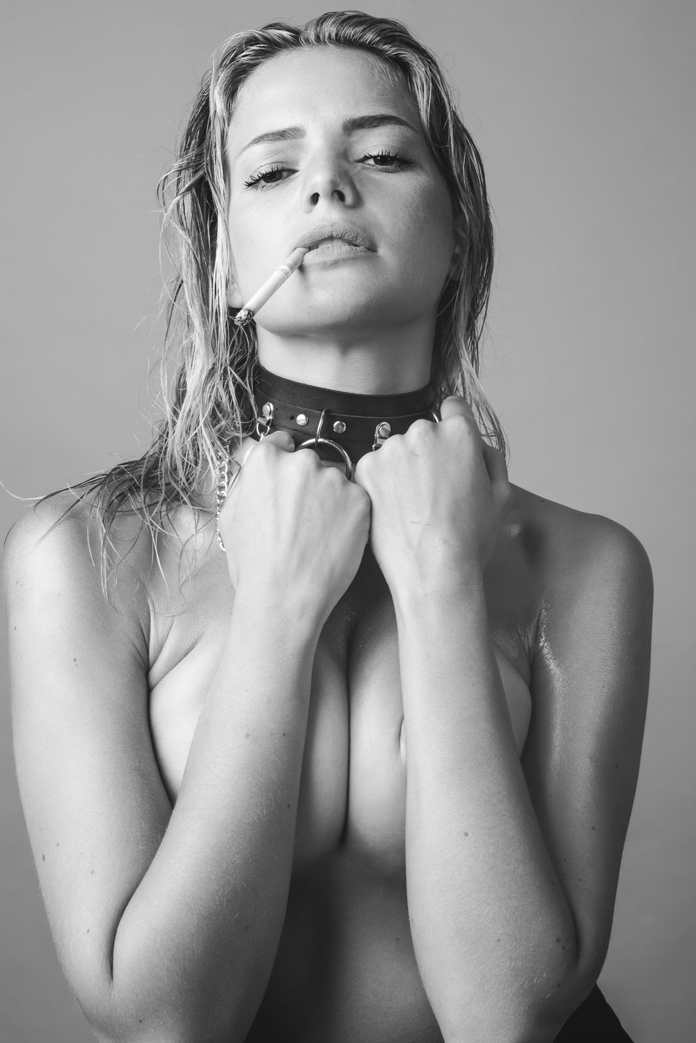 fotografia-glamour-sigaretta-capelli-bagnati.jpg